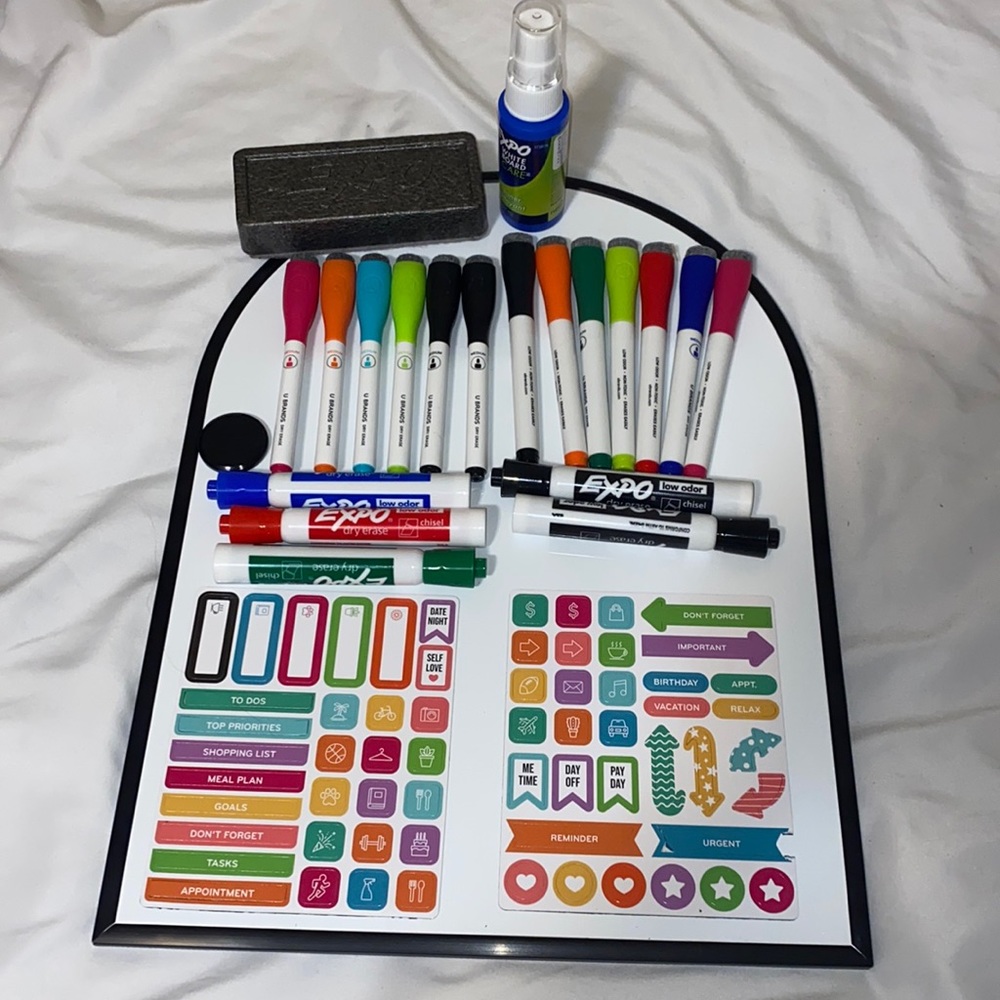 Whiteboard w/ markers & magnetic stickers!